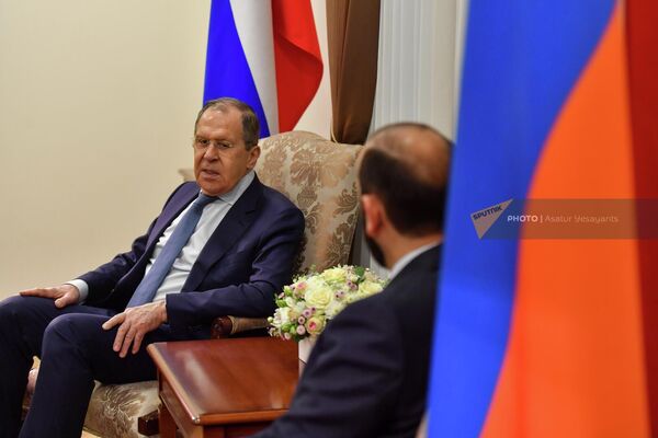 Беседа тет-а-тет двух министров - Sputnik Армения