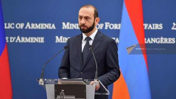 Министр иностранных дел Армении Арарат Мирзоян во время совместной пресс-конференции с главой МИД России по итогам встречи (9 июня 2022). Еревaн - Sputnik Армения