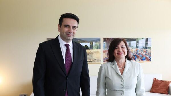 Председатель НС Армении Ален Симонян встретился с генеральным секретарем ПАСЕ Деспиной Хацивасили-Цовилис (9 июня 2022). Страсбург - Sputnik Армения