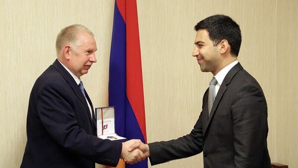 ՊԵԿ նախագահ Ռուստամ Բադասյանը  հրաժեշտի հանդիպում է ունեցել ՀՀ-ում ՌԴ-ի մաքսային ծառայության ներկայացուցիչ Սերգեյ Գարմոննիկովի հետ - Sputnik Արմենիա