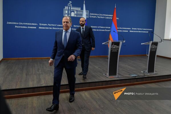 Министры ответили на пару вопросов журналистов - Sputnik Армения