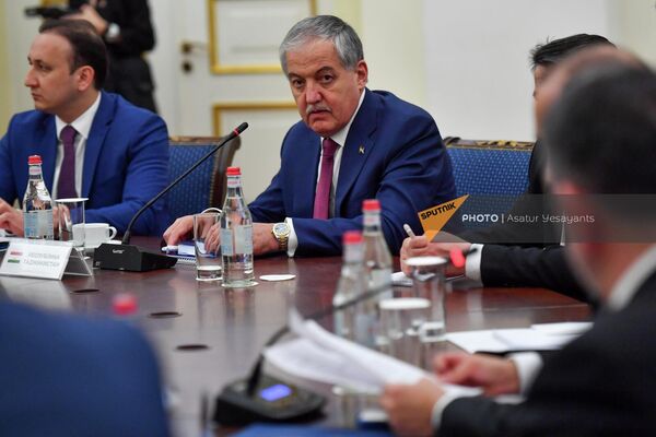 Министр иностранных дел Республики Таджикистан Сироджиддин Мухриддин на расширенном заседании Совета министров иностранных дел стран ОДКБ - Sputnik Армения