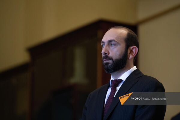 Глава МИД Армении в ожидании коллег - Sputnik Армения