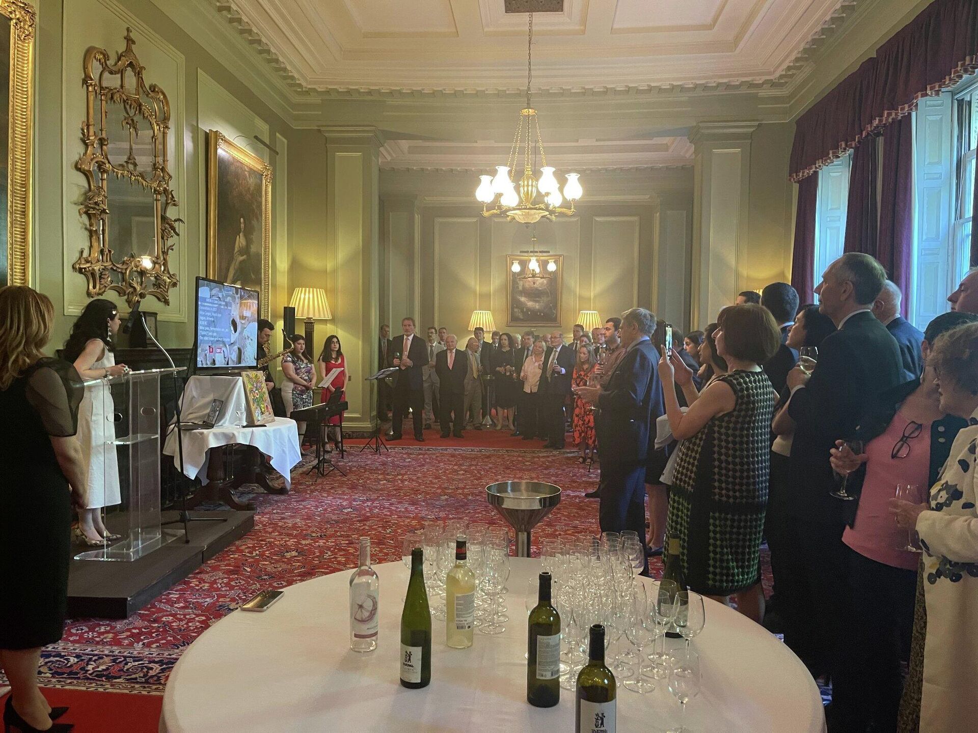 Посол Варужан Нерсесян посетил Армянский павильон на Лондонской винной ярмарке, проходившей с 7 по 9 июня в отеле Olympia London (11 июня 2022). Лондон - Sputnik Армения, 1920, 11.06.2022