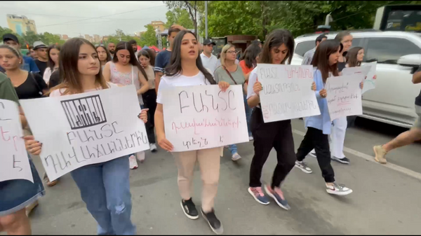 «Դիմադրության» շարժման բողոքի երթը սկսվեց. երիտասարդները գնում են դեպի դատախազություն - Sputnik Արմենիա