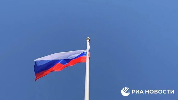 Флаг РФ подняли в центре Луганска в День России - Sputnik Армения