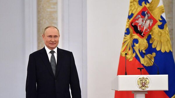 Владимир Путин поздравил всех с Днём России - Sputnik Армения