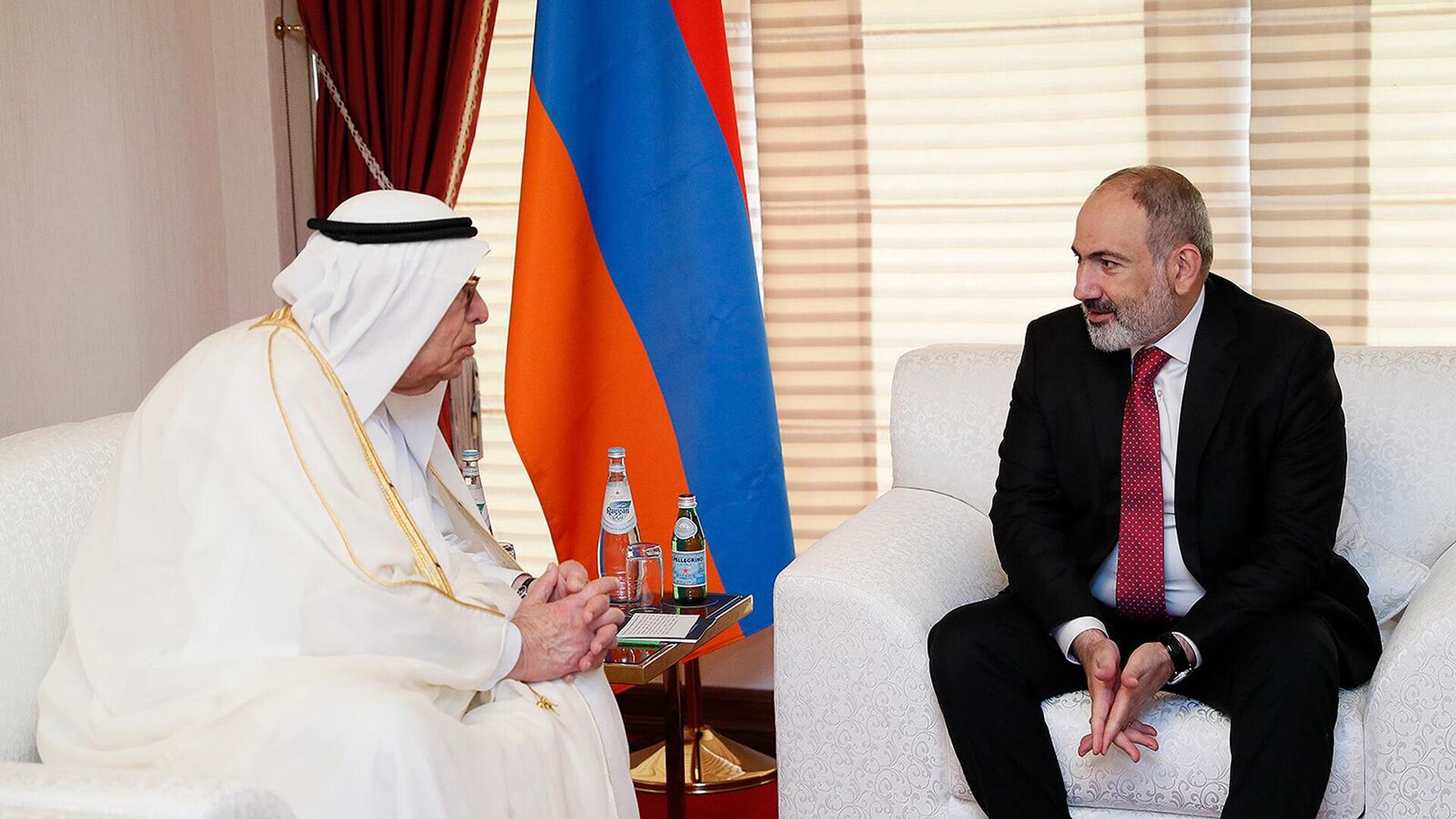 Премьер-министр Никол Пашинян встретился с президентом бизнес-совета Катара Хусейном Ибрагимом аль-Фарданом (14 июня 2022). Доха - Sputnik Армения, 1920, 14.06.2022