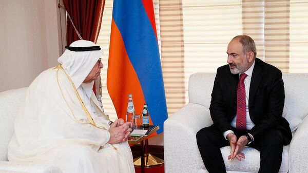 Премьер-министр Никол Пашинян встретился с президентом бизнес-совета Катара Хусейном Ибрагимом аль-Фарданом (14 июня 2022). Доха - Sputnik Армения