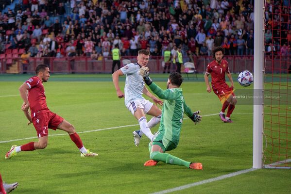 Ваан Бичахчян забивает гол в матче 4-го тура Лиги наций Армения – Шотландия  - Sputnik Армения