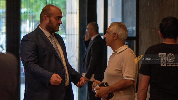 Գործարար Արտակ Թովմասյանն ու ՀՀ վարչապետի օգնական Դավիթ Գևորգյանը. արխիվային լուսանկար - Sputnik Արմենիա