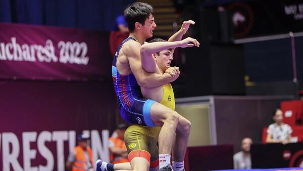 Юные армянские борцы завоевали 5 медалей на чемпионате Европы по греко-римской борьбе среди юниоров - Sputnik Армения