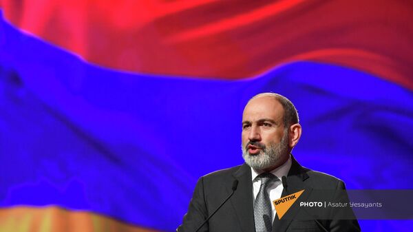 Премер министр Никол Пашинян на торжественном мероприятии выпускников ЕГУ (15 июня 2022). Еревaн - Sputnik Армения
