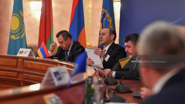 Секретарь совбеза Армен Григорян на очередном заседании секретарей Совбеза ОДКБ (17 июня 2022). Еревaн - Sputnik Армения