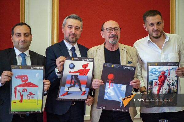 На пресс-конференции в преддверии &quot;Золотого абрикоса&quot; представлены буклеты международного кинофестиваля - Sputnik Армения