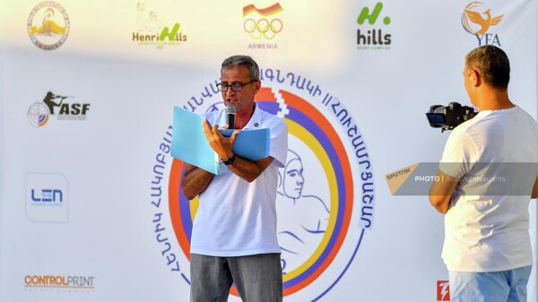 Отец Генрика, тренер юношеской сборной Армении по водному поло Гурген Акопян - Sputnik Армения