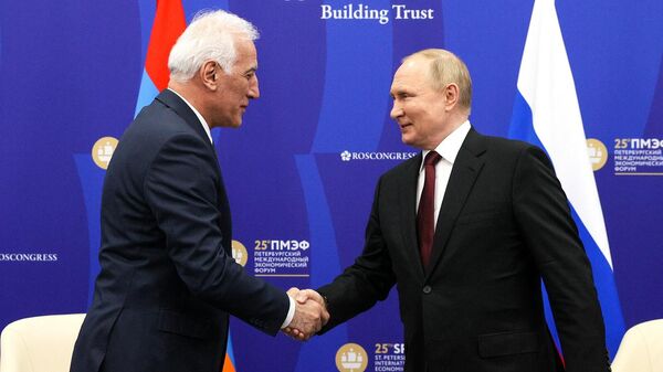 Встреча президентов Армении и России Ваагна Хачатуряна и Владимира Путина (17 июня 2022). Санкт-Петербург - Sputnik Армения