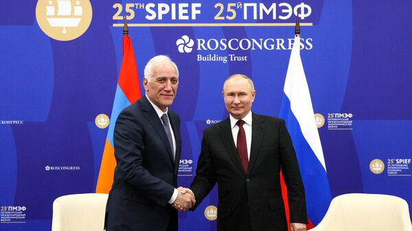 Встреча президентов Армении и России Ваагна Хачатуряна и Владимира Путина (17 июня 2022). Санкт-Петербург - Sputnik Армения