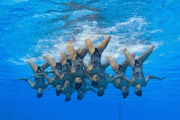 Сборная Украины борется за золото в женском командном финале по спортивному плаванию вольным стилем - Sputnik Армения