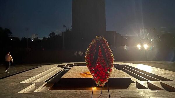 В Парке Победы зажгли лампады в память о погибших в ВОВ (22 июня 2022). Еревaн - Sputnik Армения