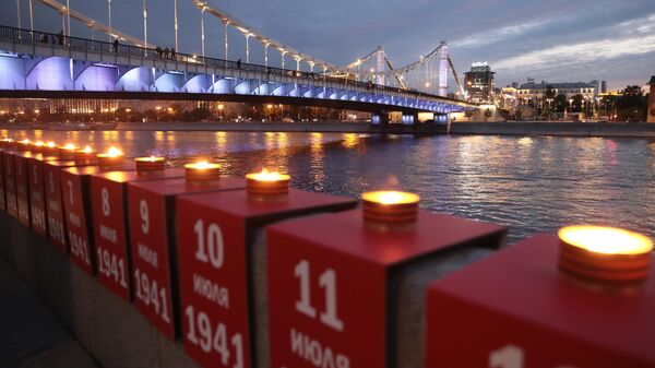 Акция Линия памяти на Крымской набережной в Москве - Sputnik Армения