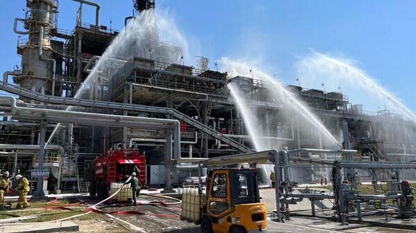 Пожар на нефтеперерабатывающем заводе в Ростовской области - Sputnik Армения