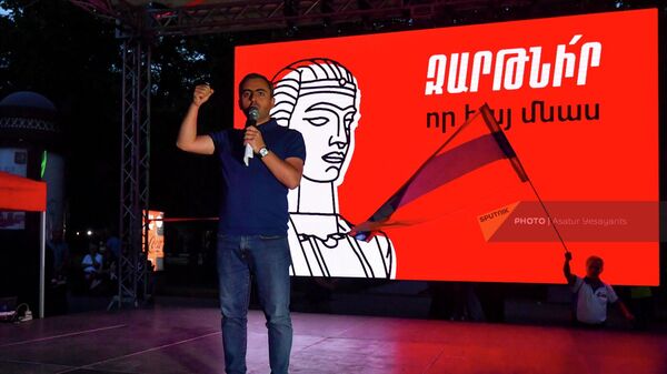 Ишхан Сагателян выступает на митинге оппозиции на площади Франции (24 июня 2022). Еревaн - Sputnik Армения