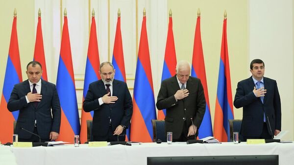 Премьер-министр Никол Пашинян участвует в заседании попечительского совета Всеармянского фонда Айастан (25 июня 2022). Еревaн - Sputnik Армения