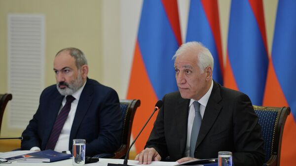 Президент Ваагн Хачатурян участвует в заседании попечительского совета Всеармянского фонда Айастан (25 июня 2022). Еревaн - Sputnik Армения