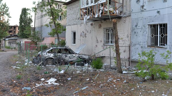 Разрушения после обстрела ВСУ в Северодонецке. - Sputnik Армения