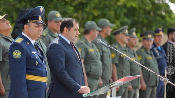 Министр обороны Сурен Папикян присутствовал на торжественном мероприятии, посвященном 30-летию формирования военной авиации (27 июня 2022). Еревaн - Sputnik Армения