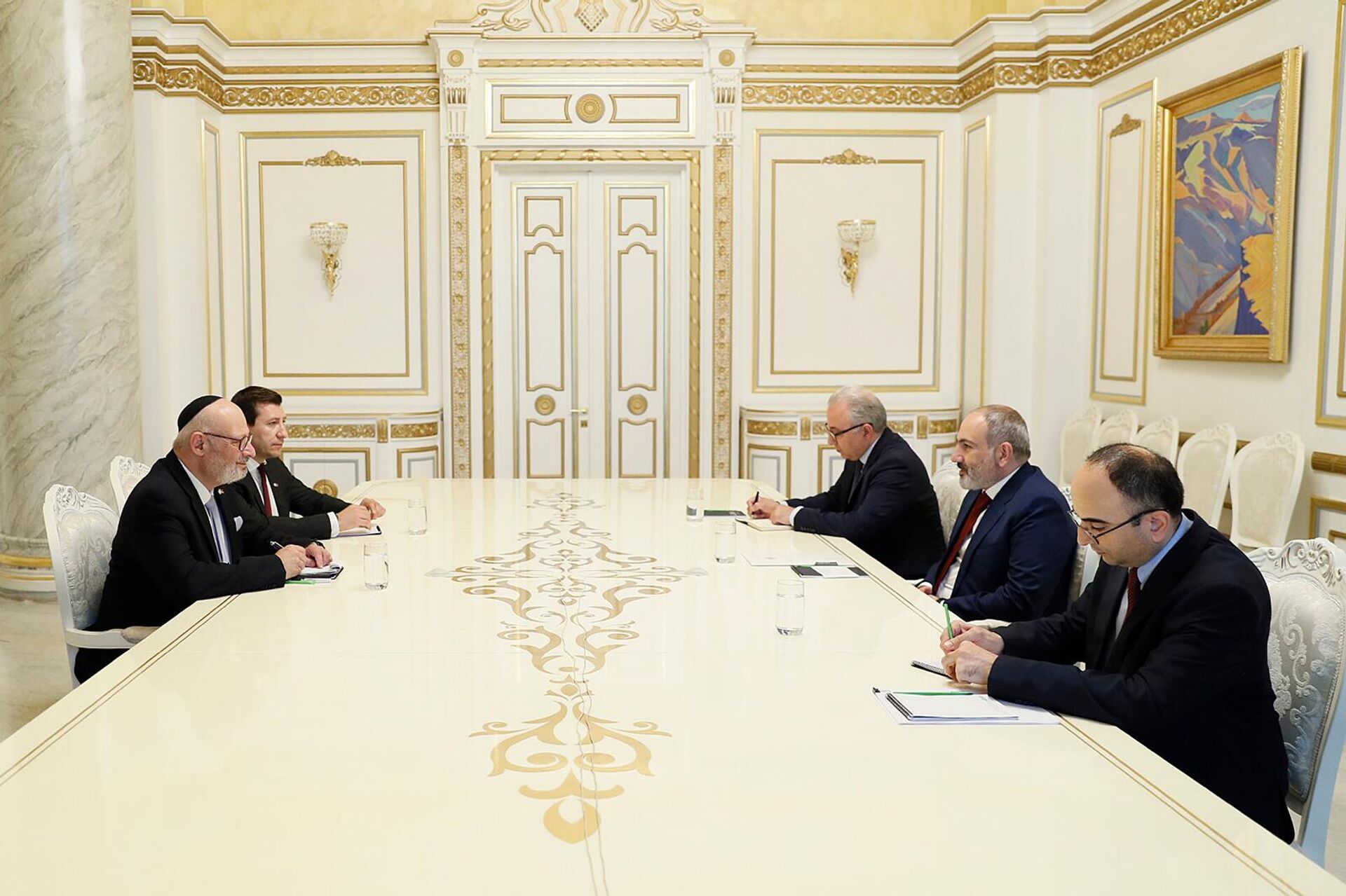 Премьер-министр Никол Пашинян принял новоназначенного посла Израиля в Армении Йоэля Лиона (резиденция в Иерусалиме) (30 июня 2022). Еревaн Премьер-министр Никол Пашинян принял новоназначенного посла Израиля в Армении Йоэля Лиона (резиденция в Иерусалиме) (30 июня 2022). Еревaн - Sputnik Армения, 1920, 30.06.2022