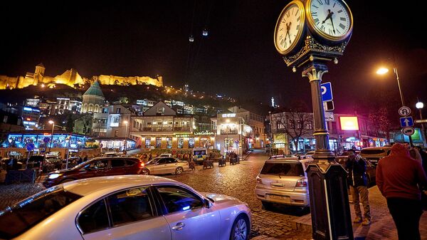 Уличные часы на Мейдане в старом Тбилиси - Sputnik Армения