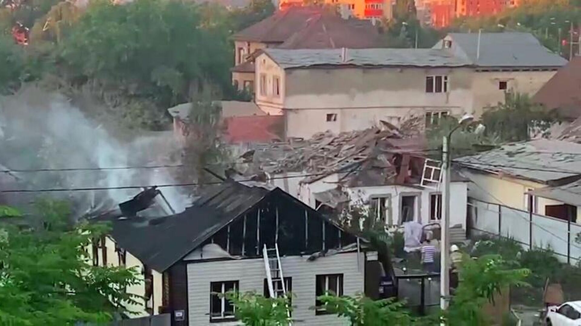 Разрушенные дома, которые пострадали в результате обстрелов со стороны Украины (3 июля 2022). Белгород - Sputnik Армения, 1920, 18.08.2022