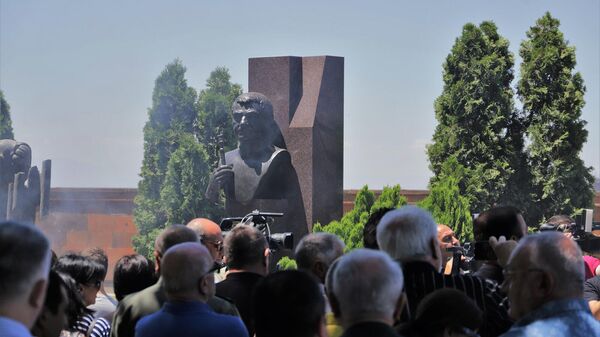 Церемония открытия бюста Дживана Гаспаряна в пантеоне имени Комитаса (6 июля 2022). Еревaн - Sputnik Армения