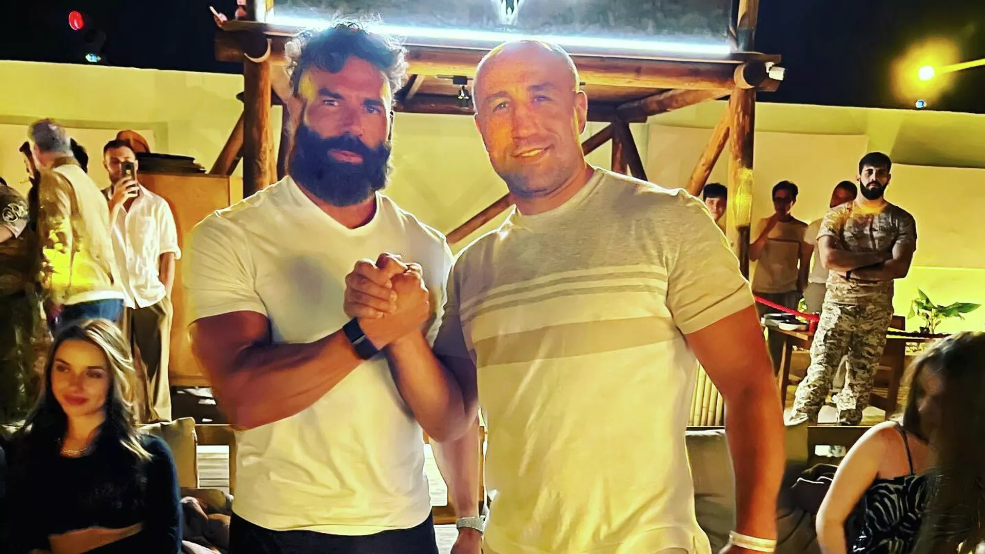 Артур Абрахам с Дэном Билзеряном в Ереване Артур Абрахам с Дэном Билзеряном в Ереване - Sputnik Արմենիա, 1920, 07.07.2022