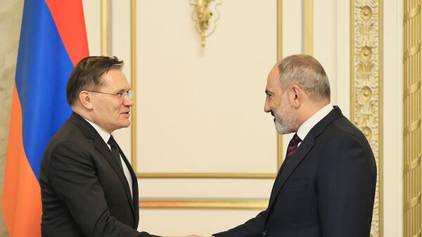 Премьер-министр Никол Пашинян принял генерального директора корпорации Росатом Алексея Лихачева (12 июля 2022). Еревaн - Sputnik Армения