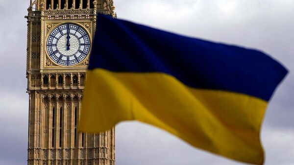 Флаг Украины на Парламентской площади в Лондоне - Sputnik Армения