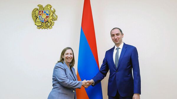 ՀՀ բարձր տեխնոլոգիական արդյունաբերության նախարար Ռոբերտ Խաչատրյանը երեկ ընդունել է Հայաստանի Հանրապետությունում Ամերիկայի Միացյալ Նահանգների արտակարգ և լիազոր դեսպան Լին Թրեյսիին - Sputnik Արմենիա