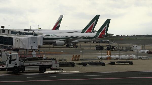 Самолеты авиакомпании Alitalia в Международном аэропорту имени Леонардо да Винчи (аэропорту Фьюмичино) в Риме. - Sputnik Армения