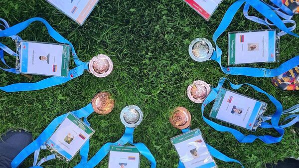 Армянские школьники завоевали 2 серебряные и 4 бронзовые медали на 63-й Международной олимпиаде по математике в Норвегии - Sputnik Армения
