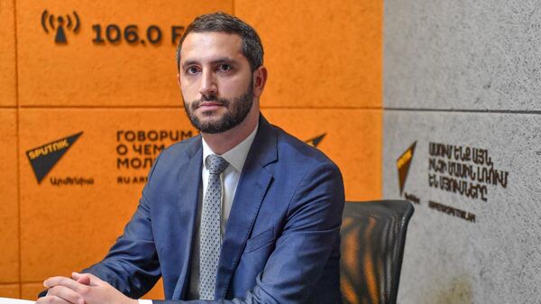 Заместитель Председателя Национального собрания Армении Рубен Рубинян в гостях радио Sputnik - Sputnik Армения