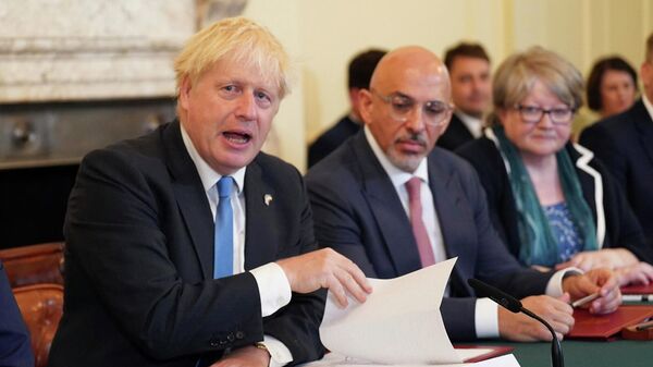 Премьер-министр Великобритании Борис Джонсон в кабинете министров на Даунинг-стрит (19 июля 2022). Лондон - Sputnik Армения