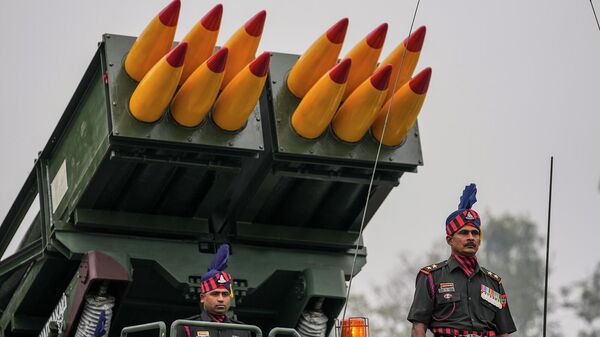 Пусковая установка индийской армии с ракетами во время генеральной репетиции предстоящего парада в честь Дня Республики в Калькутте (24 января 2022). Индия - Sputnik Армения