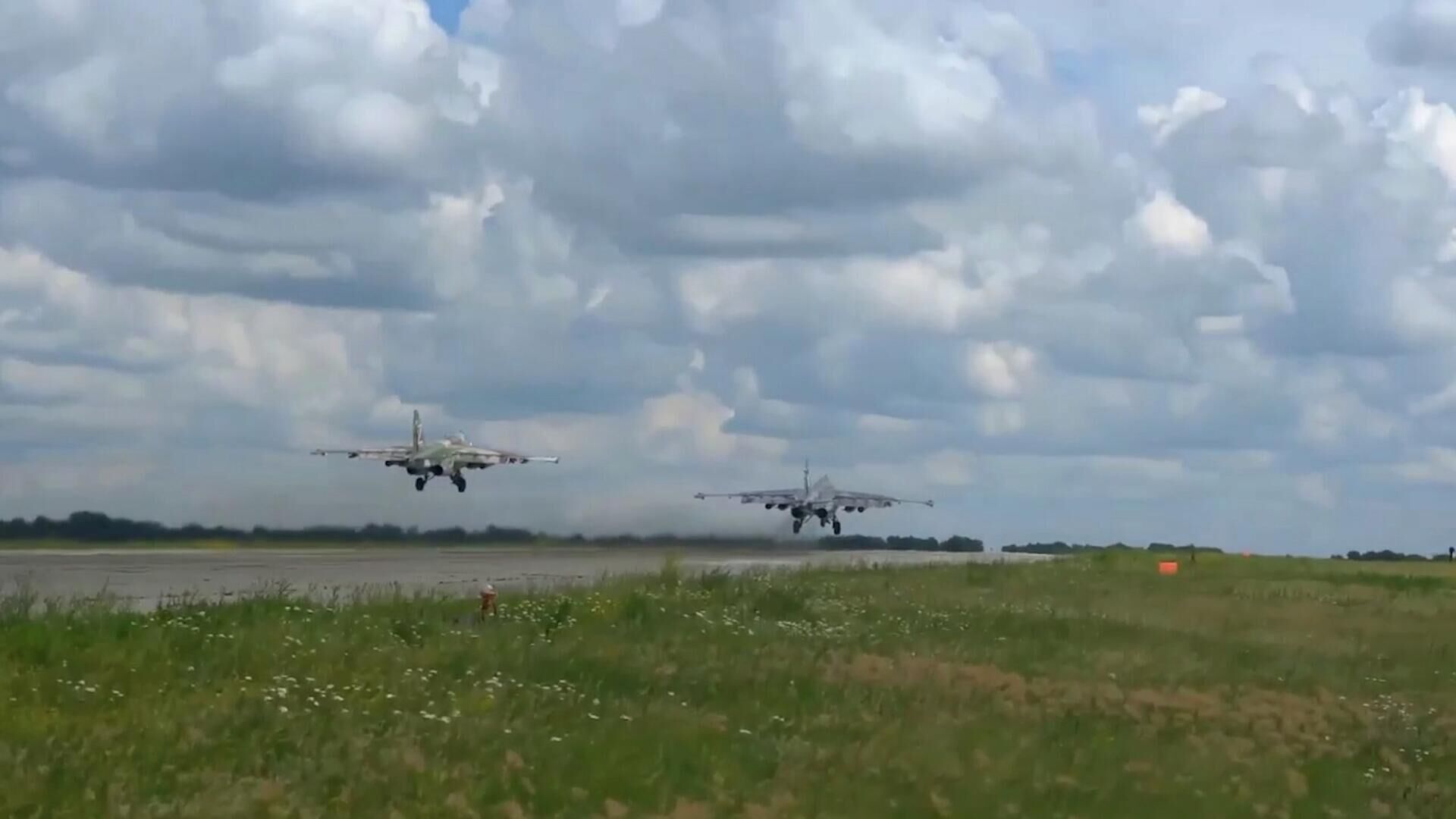 Տեսանյութ.Ինչպես են Սու-25 գրոհիչները ոչնչացնում ուկրաինացիների տեխնիկան ու դիրքերը