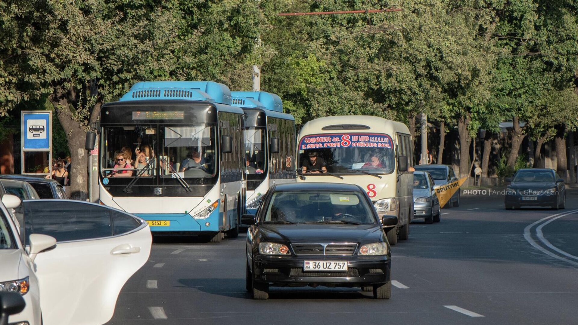 Автобусы у остановки на проспекте Маршала Баграмяна - Sputnik Армения, 1920, 05.09.2022