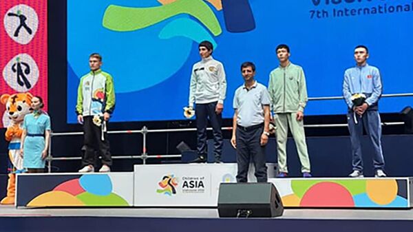 Самбист в весовой категории 64 кг Мгер Оганян завоевал титул чемпиона Международных спортивных игр Дети Азии, став золотым призером - Sputnik Армения