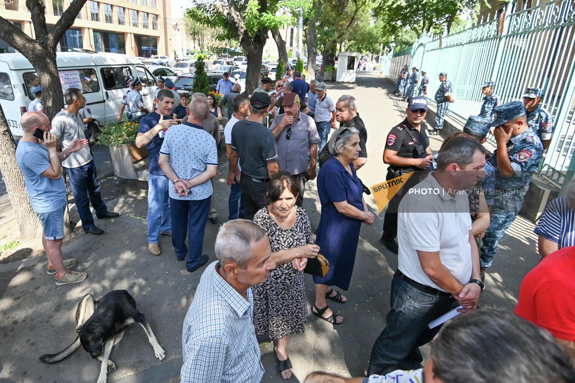Акция протеста арцахцев у здания посольства Франции (5 августа 2022). Еревaн - Sputnik Армения, 1920, 05.08.2022