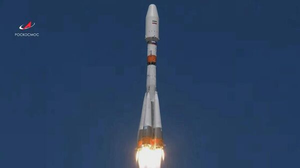 С космодрома Байконур стартовала ракета Союз-2.1б с иранским спутником дистанционного зондирования Земли и 16 малыми аппаратами - Sputnik Армения