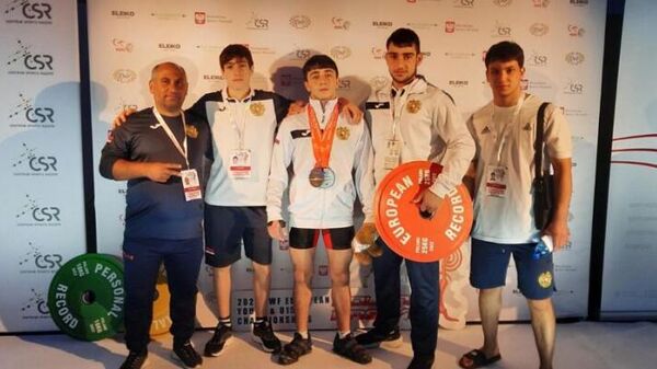 На проходящем в Польше чемпионате Европы по тяжелой атлетике среди юношей Армения завоевала очередные медали - Sputnik Армения